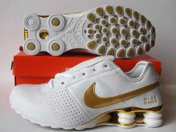 Dernieres Designer Nike Shox Oz Chaussures De Course Mens En Or Blanc